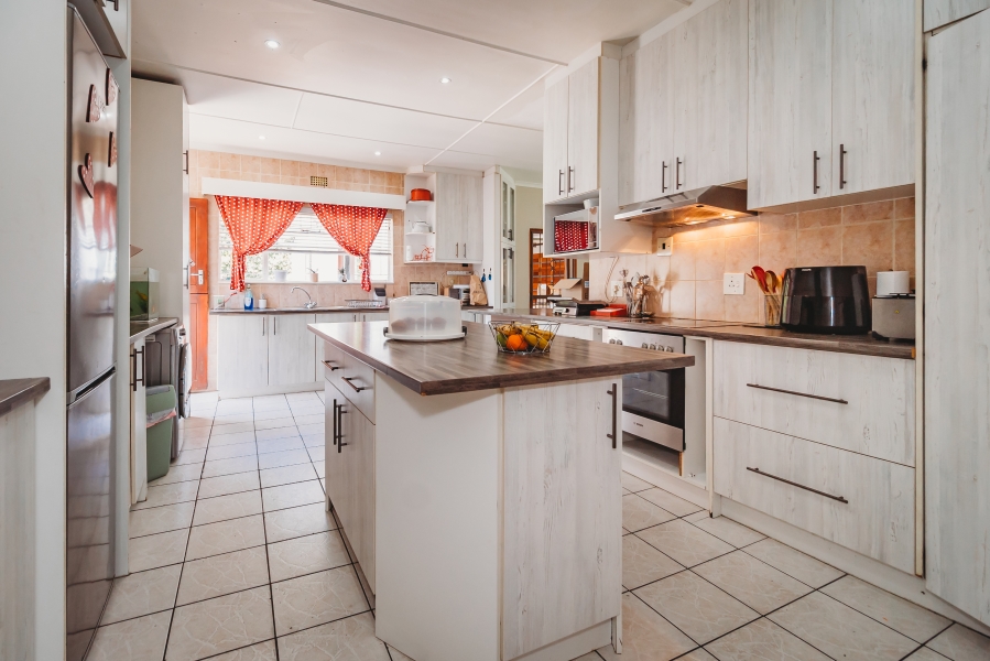 4 Bedroom Property for Sale in Bodorp Western Cape